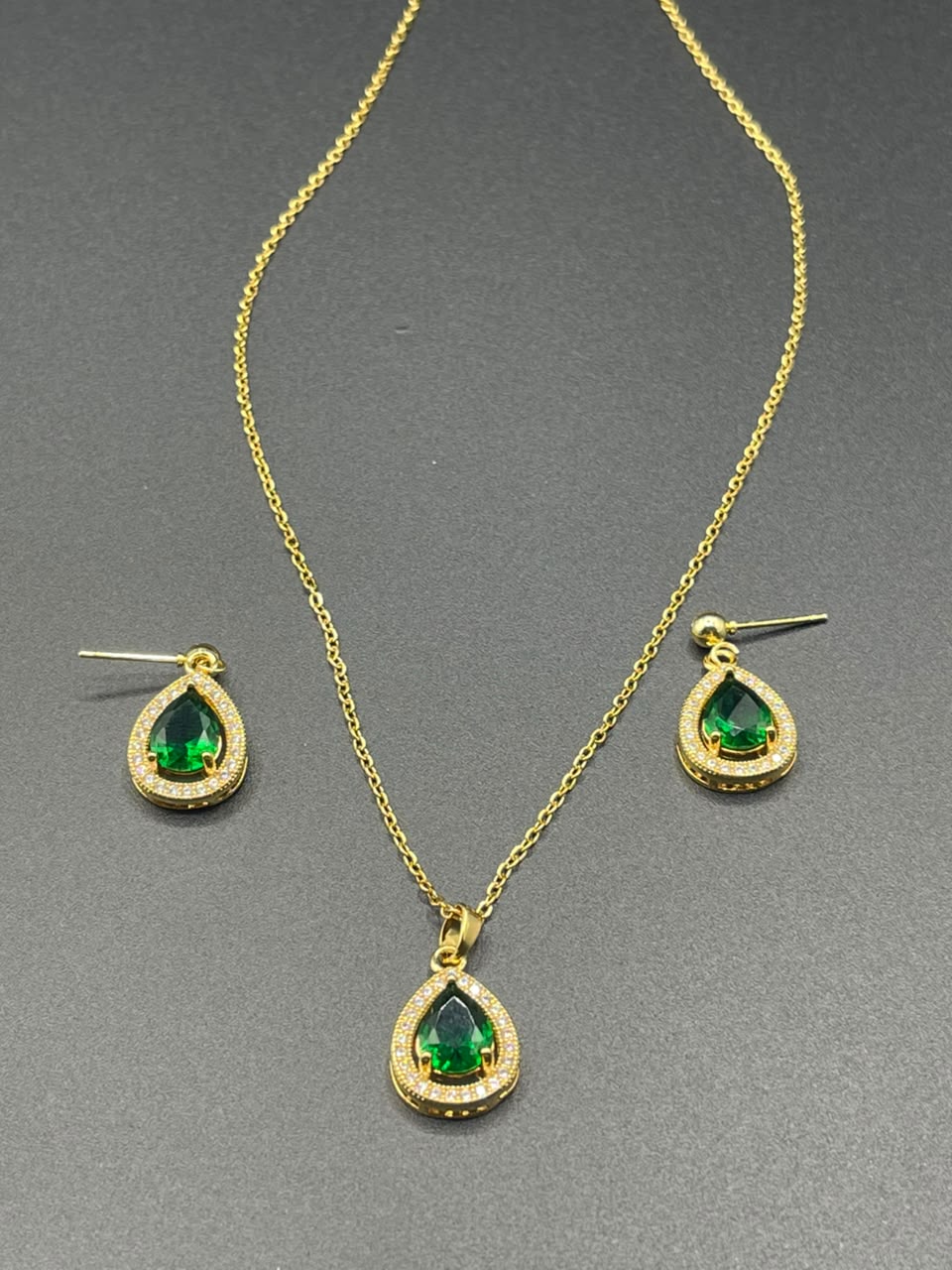 Earings  and neck chain