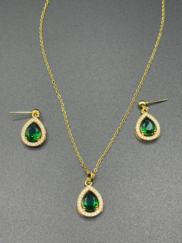 Earings  and neck chain