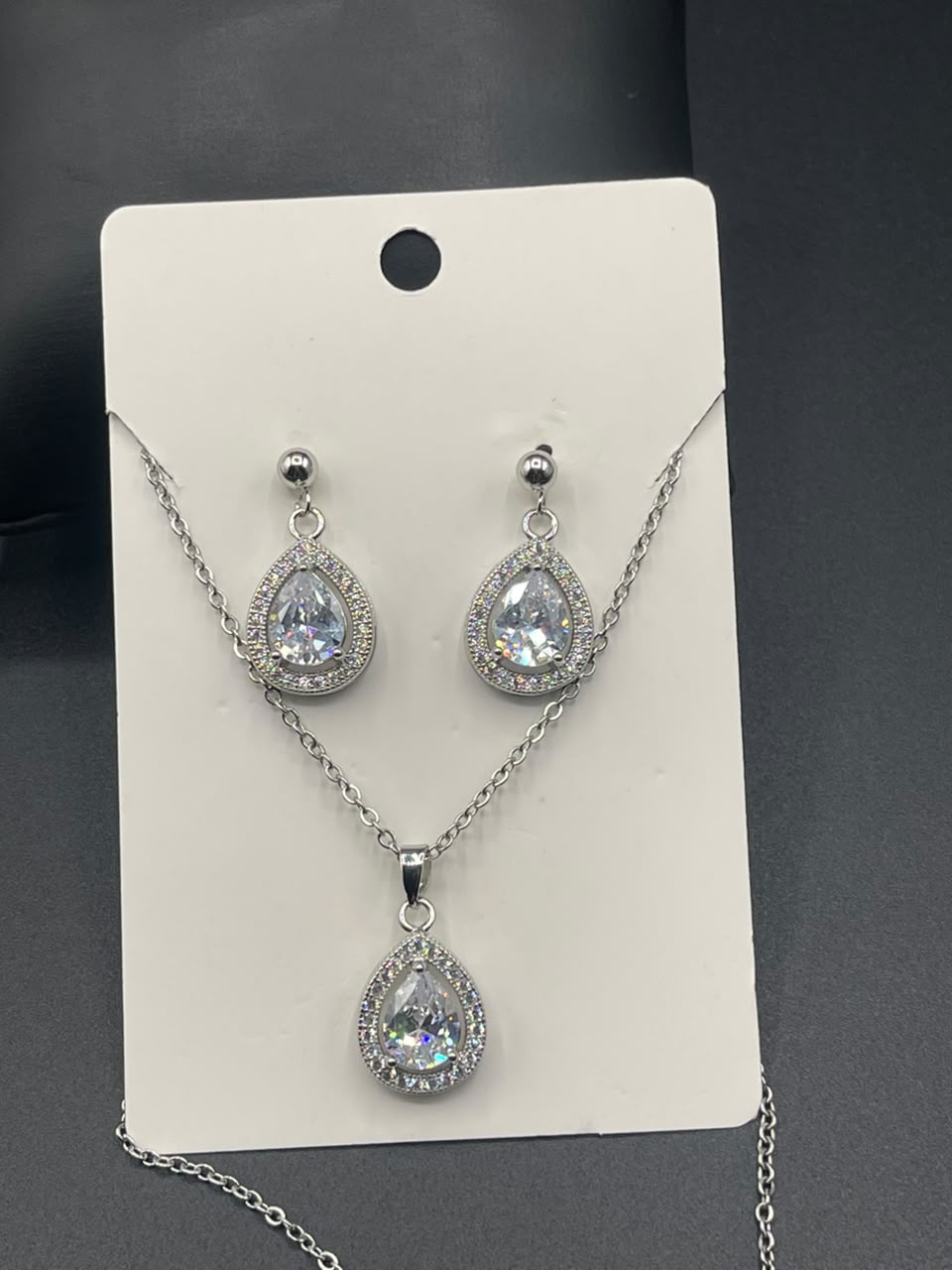 Earings  and neck chain