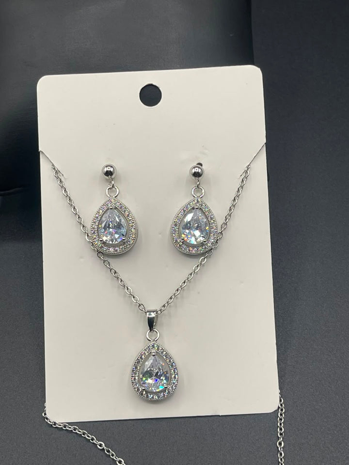 Earings  and neck chain