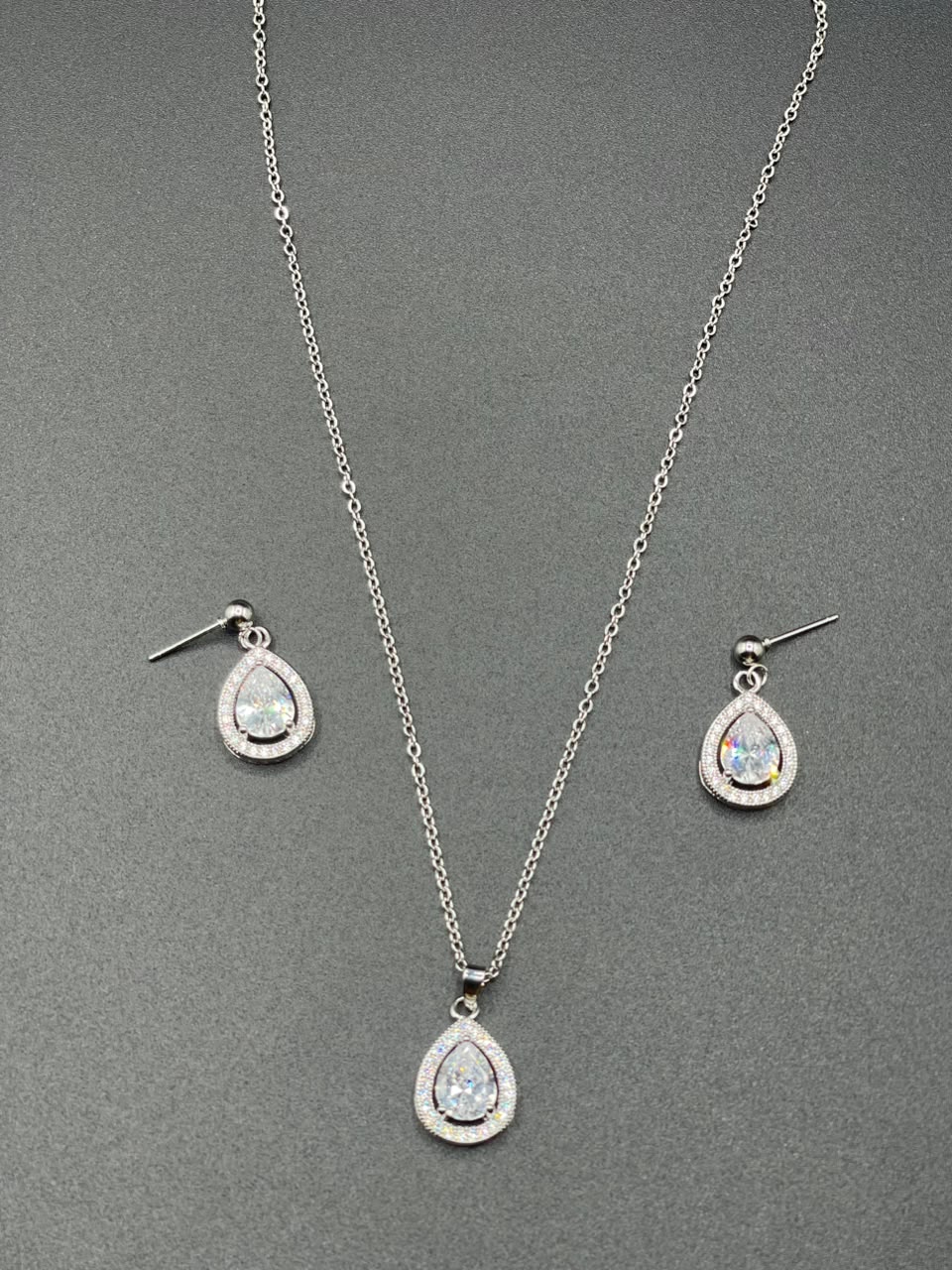 Earings  and neck chain