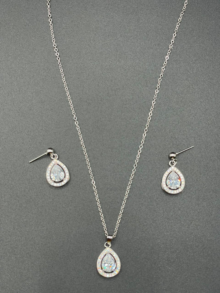 Earings  and neck chain