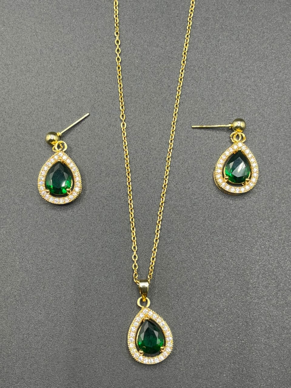 Earings  and neck chain