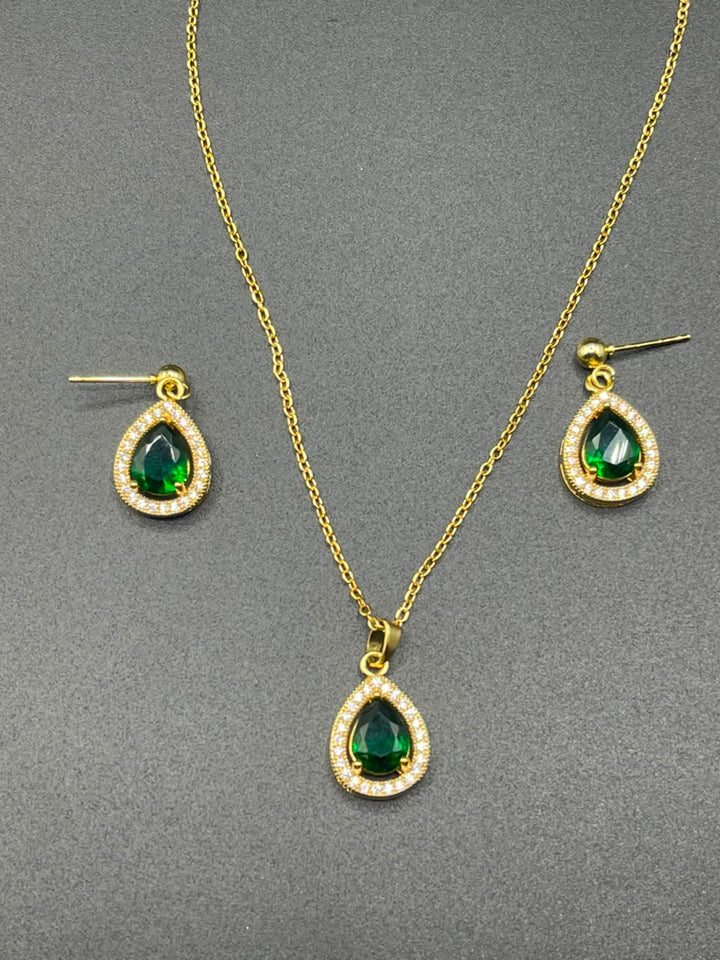 Earings  and neck chain
